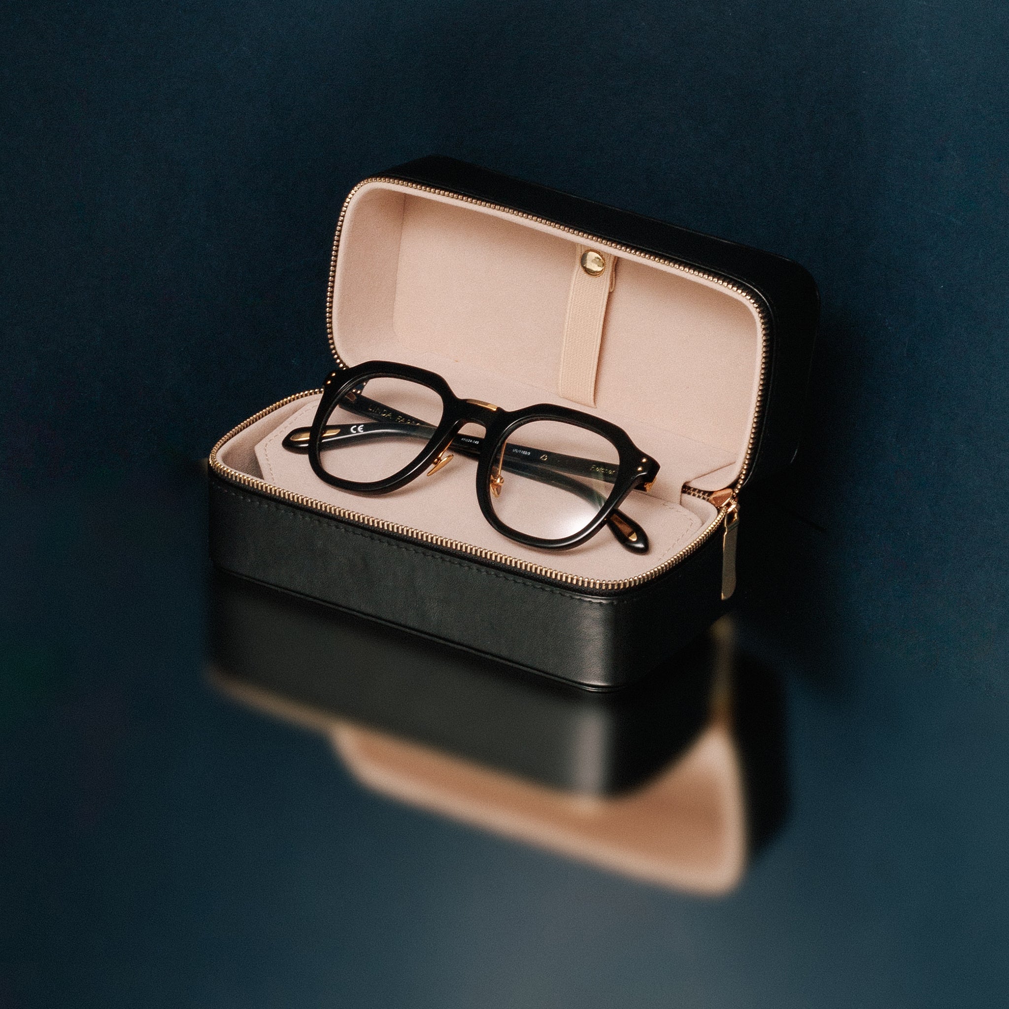 Two Pair Square Zip Travel Case in Black