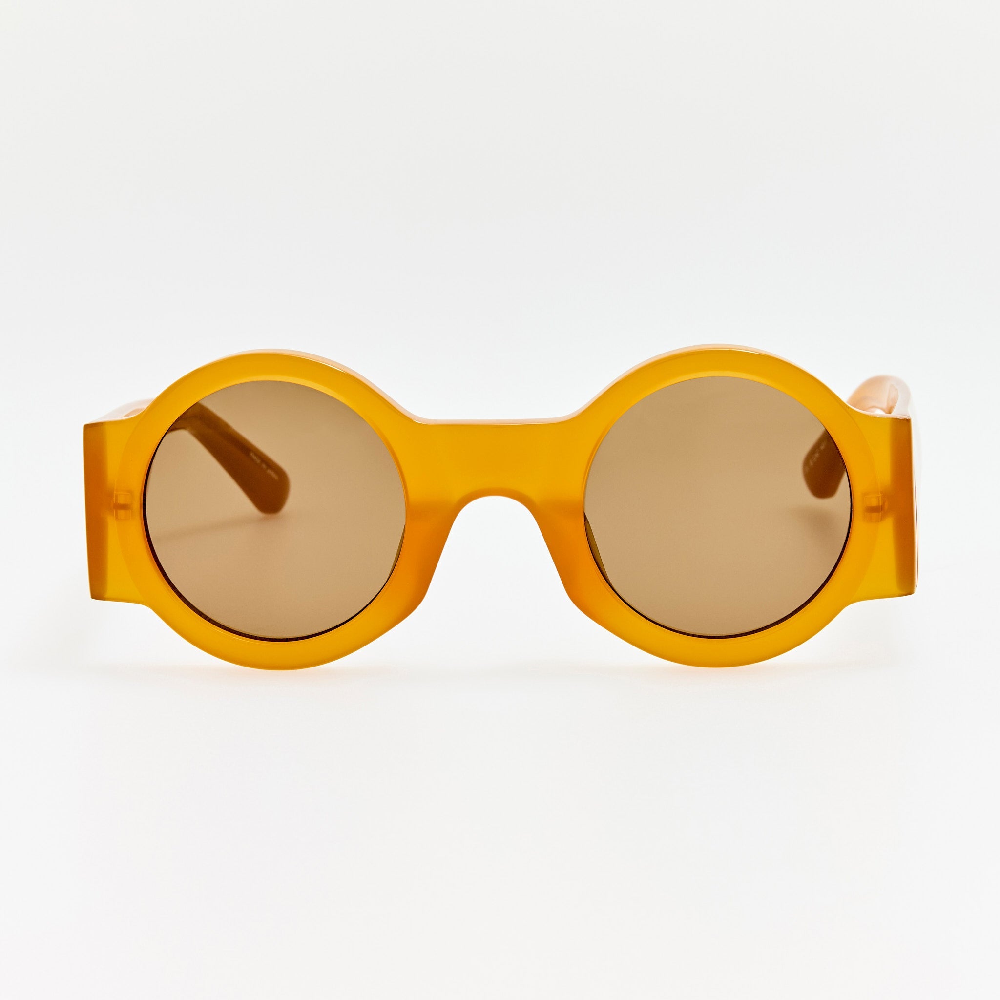 Round Sunglasses in Honey