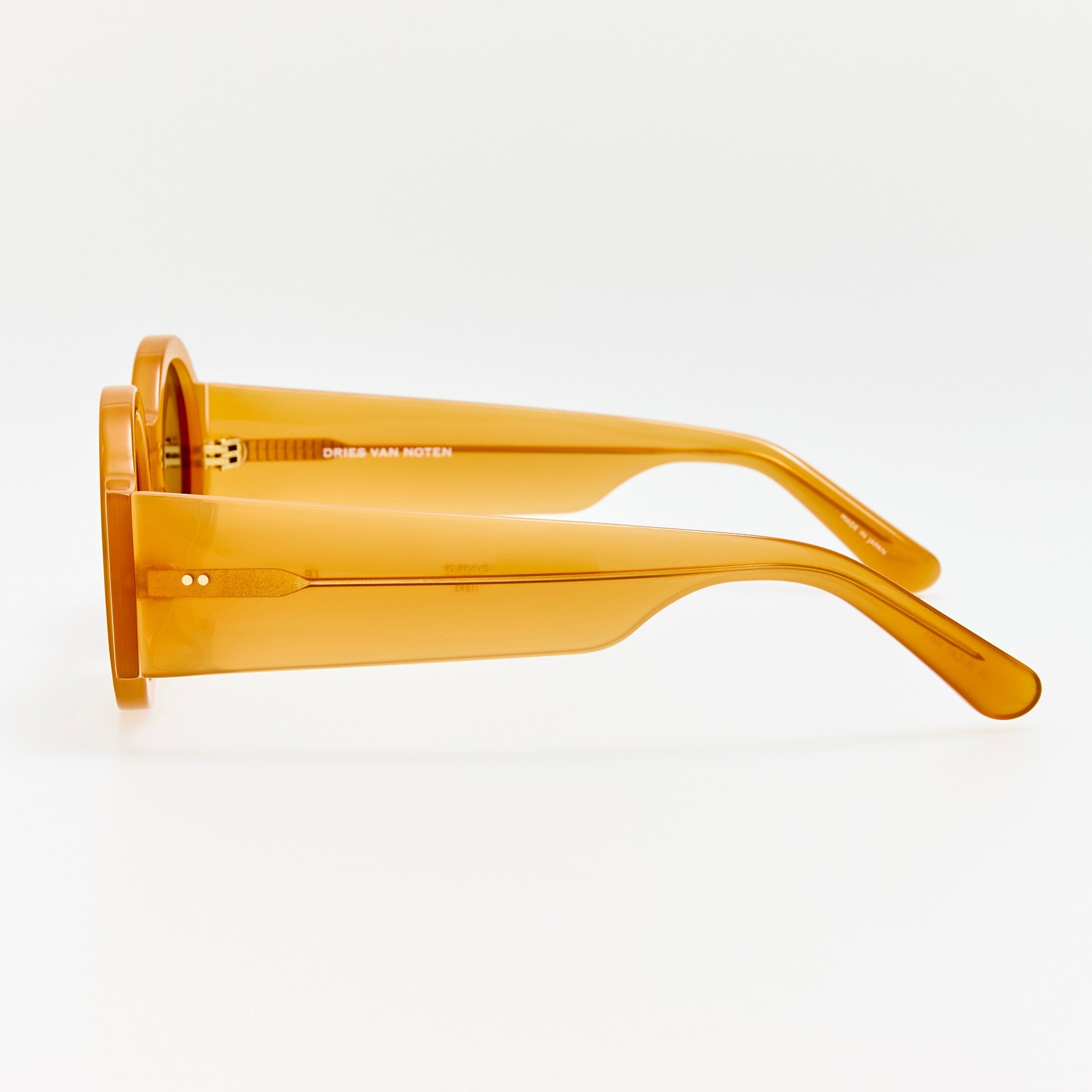 Round Sunglasses in Honey