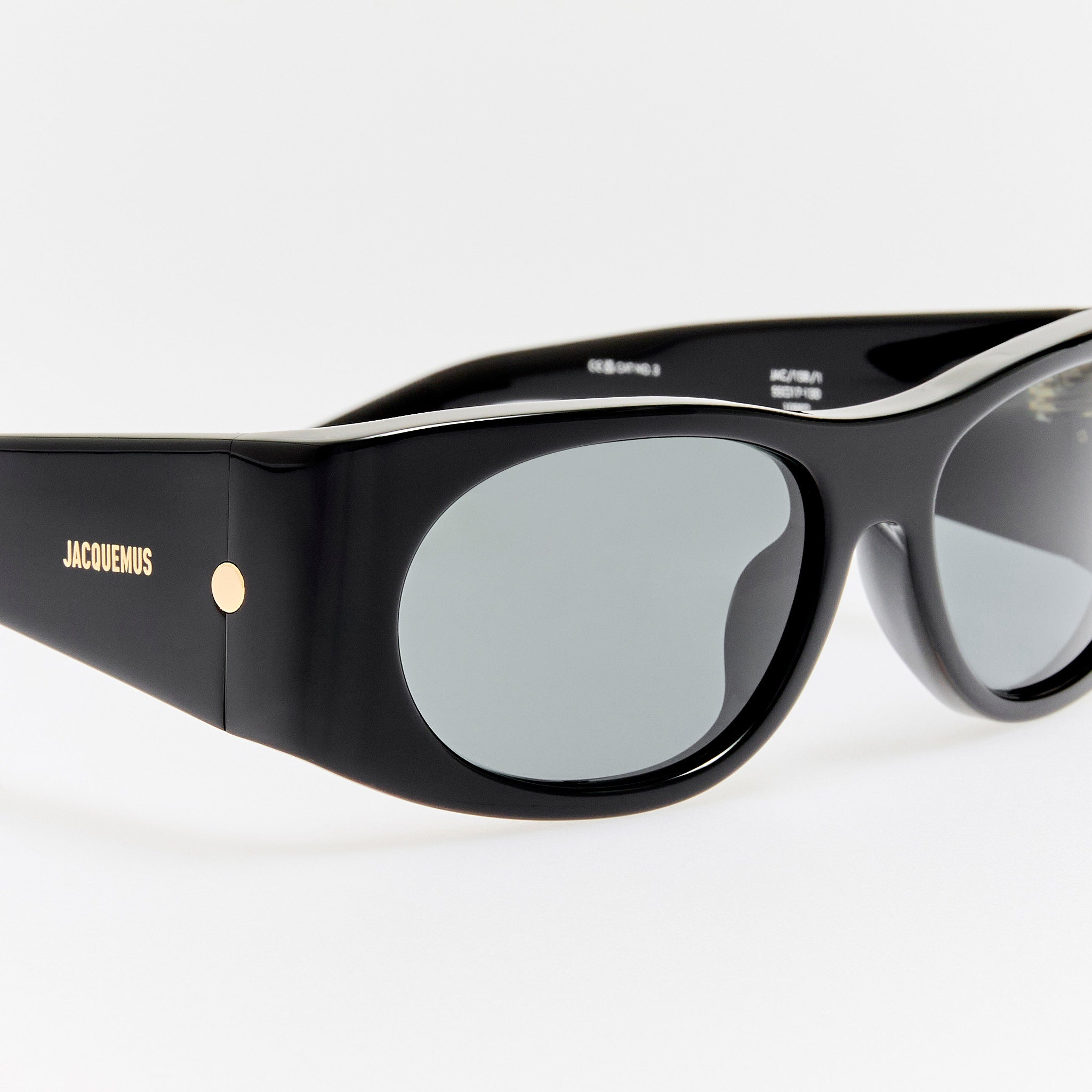 Plage Sunglasses in Black and Grey
