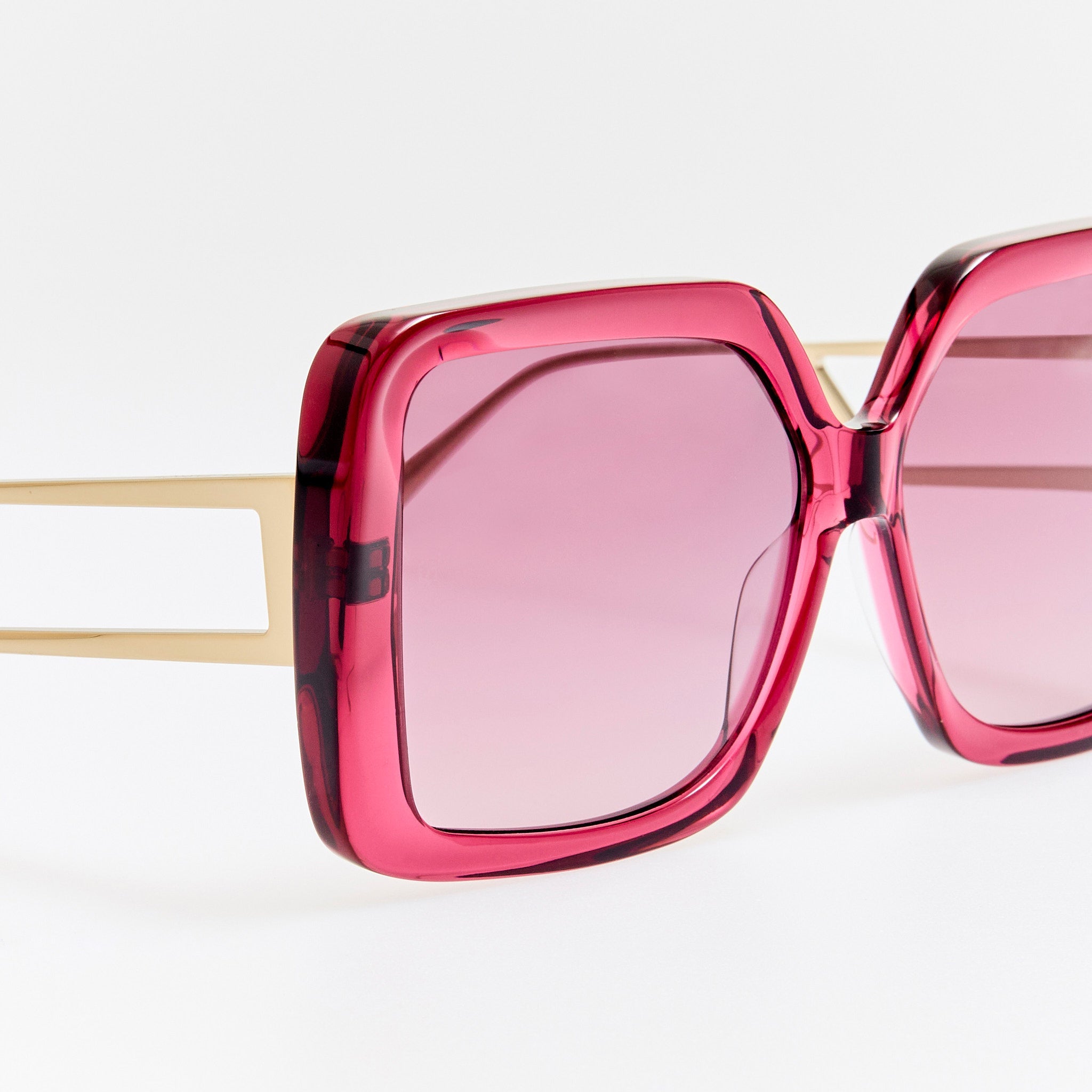 Macy Vista Temple Sunglasses in Wine