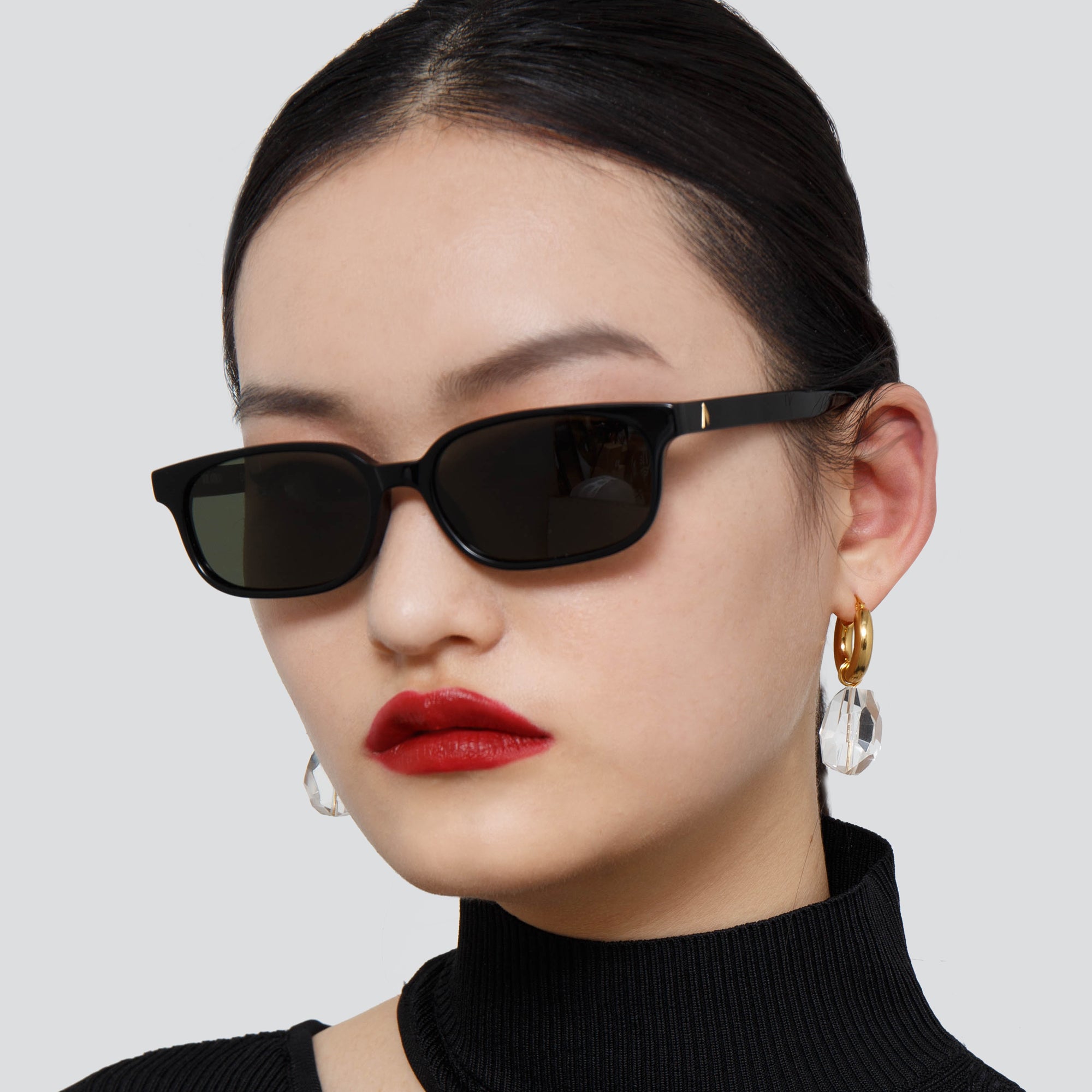 Gigi Rectangular Sunglasses in Black