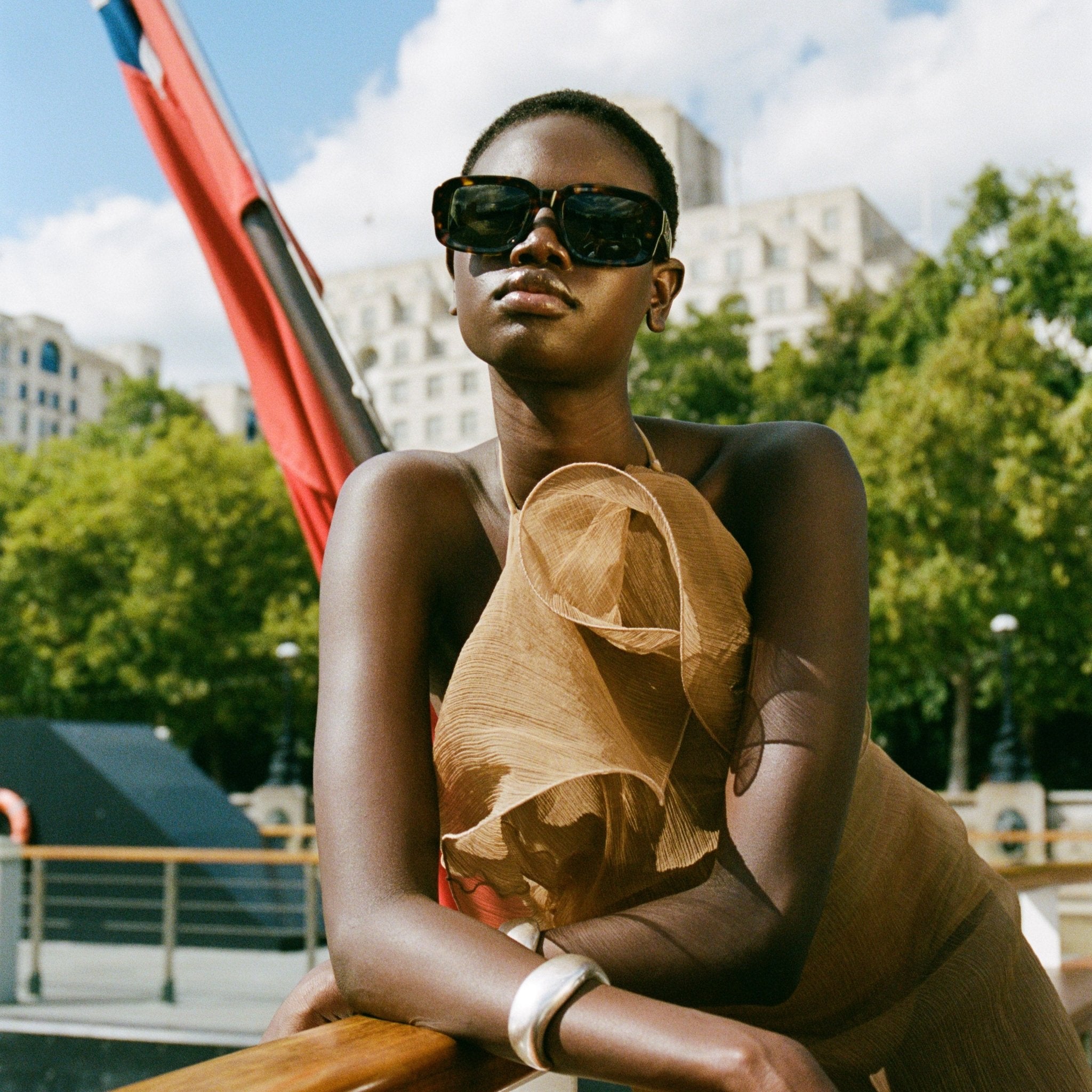 Delmare Sunglasses in Tortoiseshell and Brown Transition Lenses - LINDA FARROW-Sunglasses-