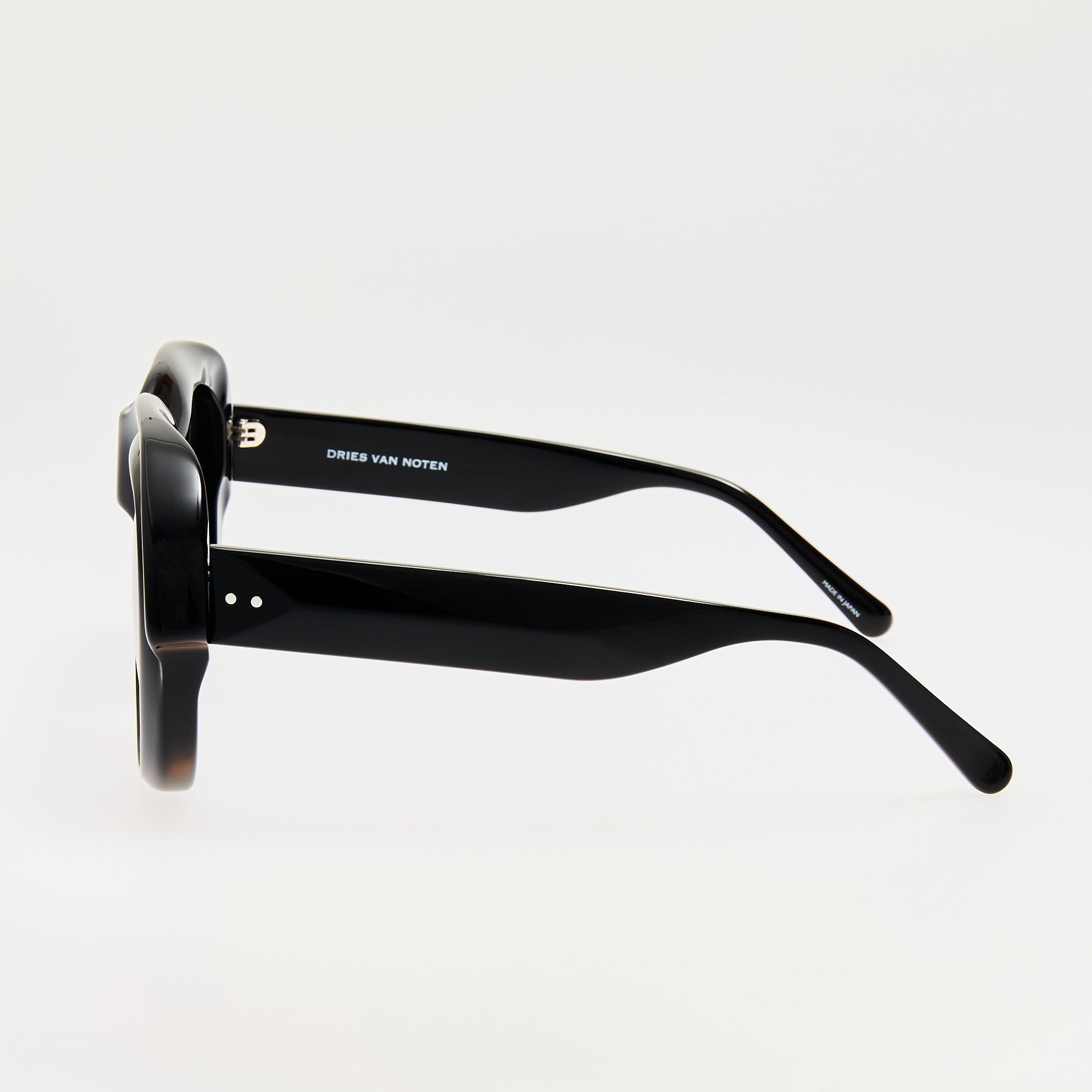 Oversize Sunglasses in Black - LINDA FARROW - Sunglasses -
