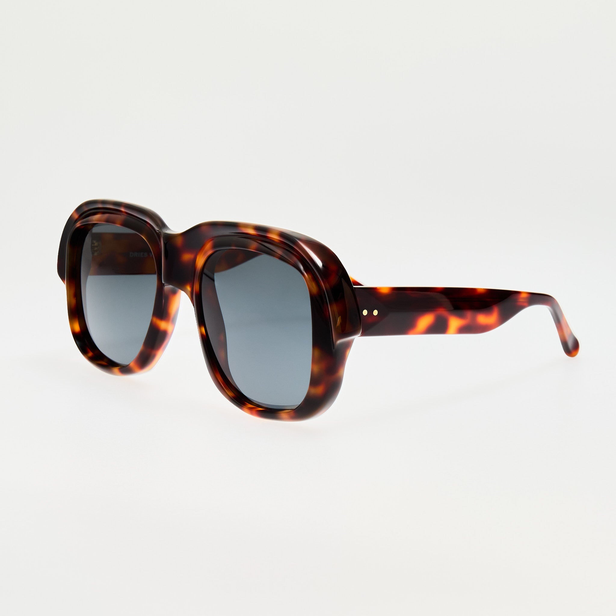 Oversize Sunglasses in Tortoiseshell - LINDA FARROW - Sunglasses -