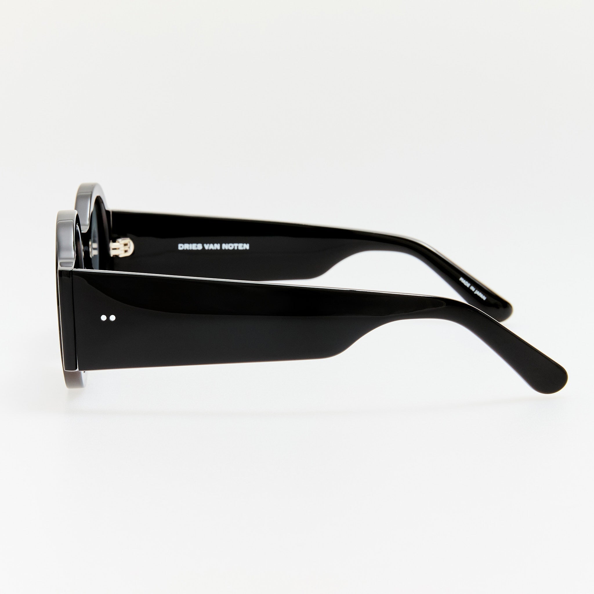 Round Sunglasses in Black - LINDA FARROW - Sunglasses -