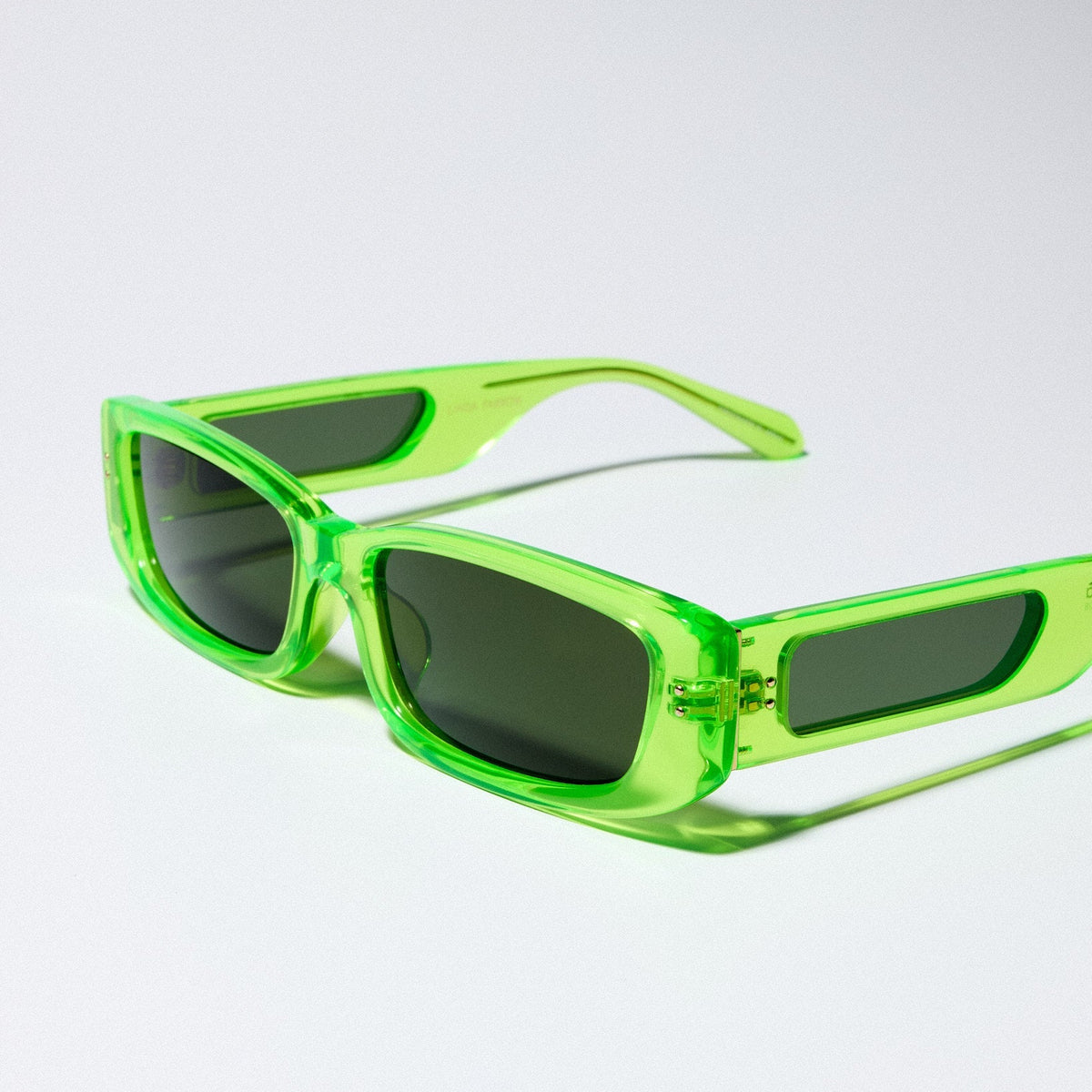 QUAY // ltd ed love island retro-chic 80\'s geo-injection green frames fade lens Gianfranco Ferre GFF 238 4MF (Moss Green Curved Lens  main image 4