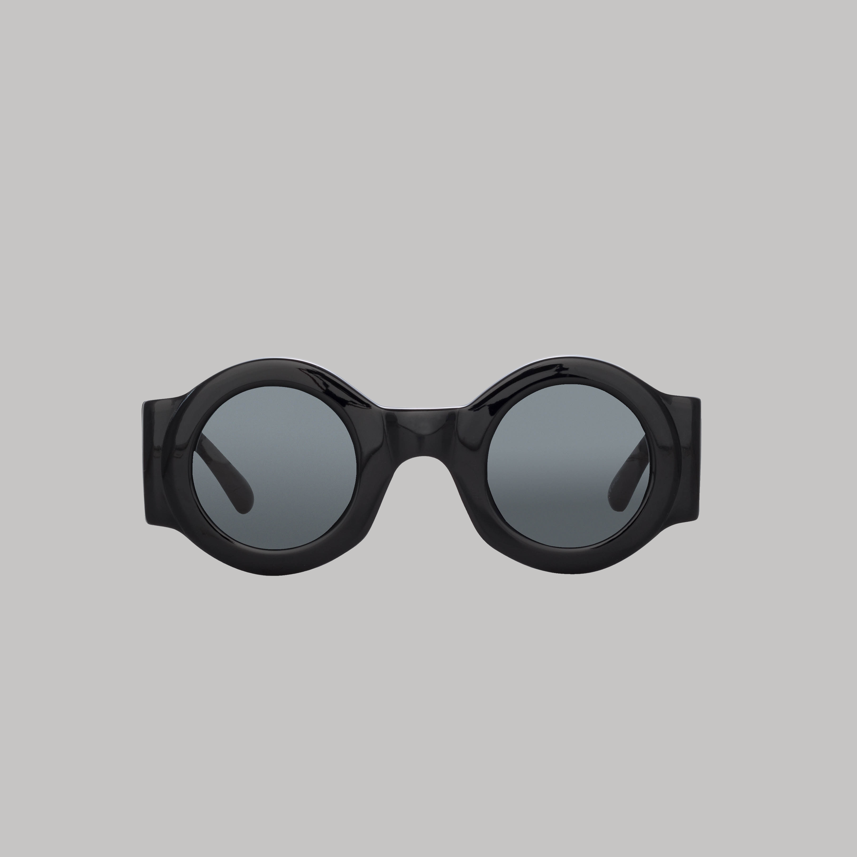 Round Sunglasses in Black