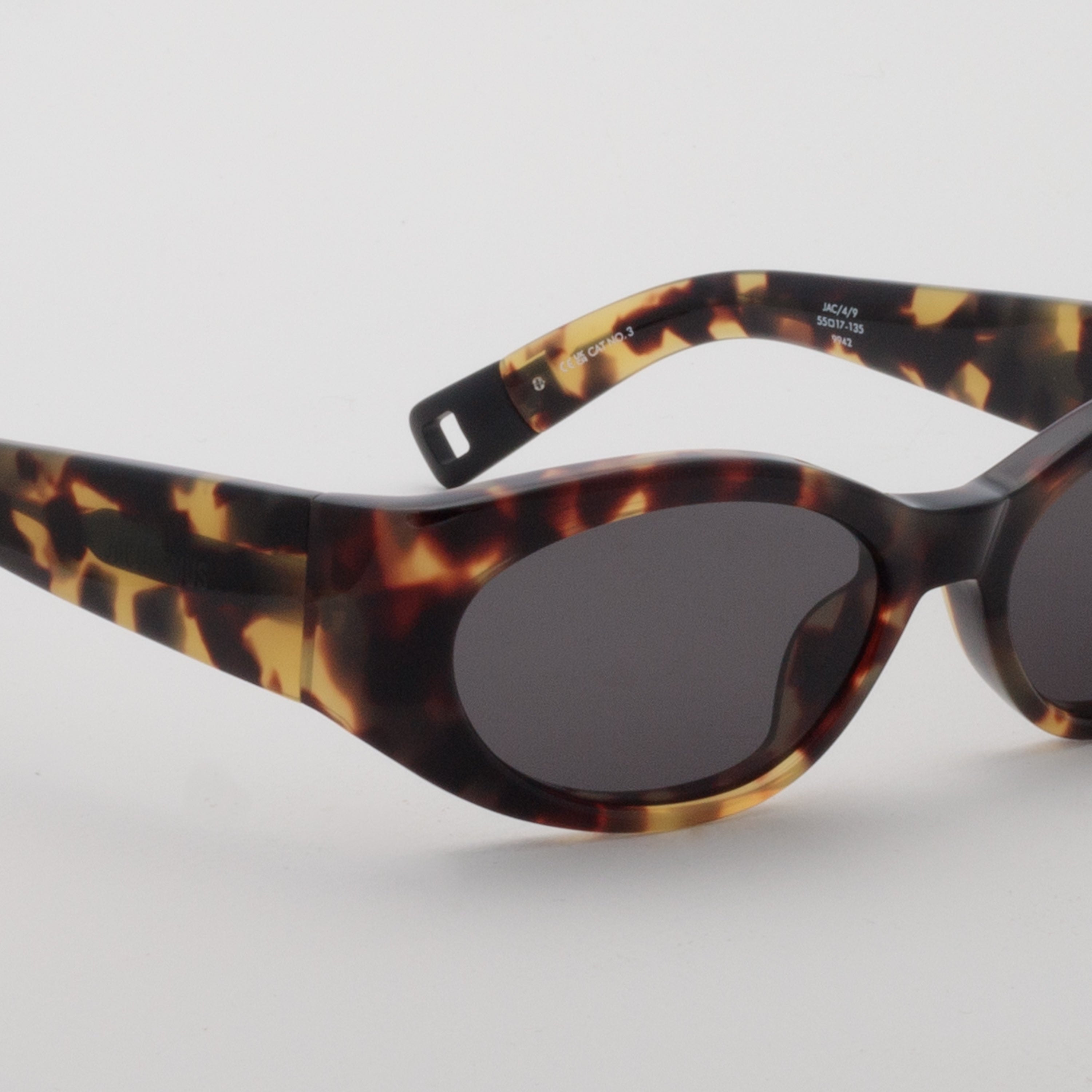 Ovalo Oval Sunglasses in Tortoiseshell