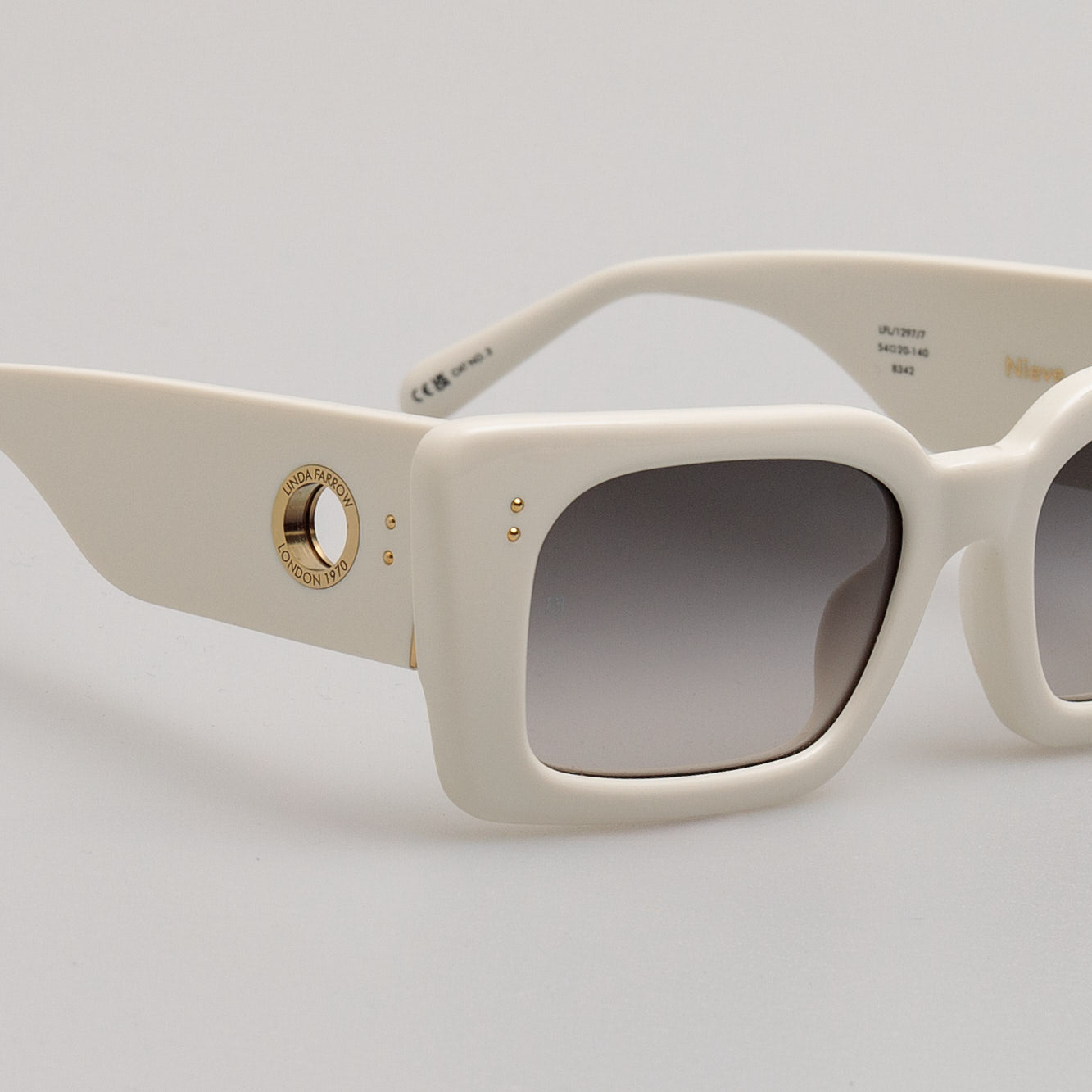 Nieve Sunglasses in White