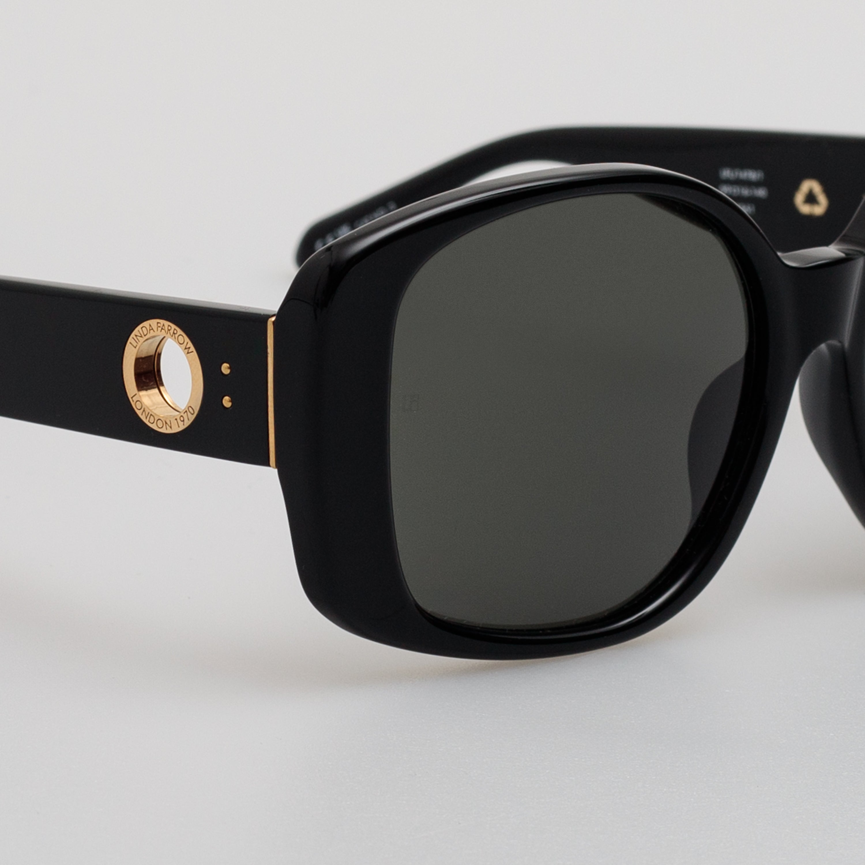 Venus Oversize Sunglasses in Black