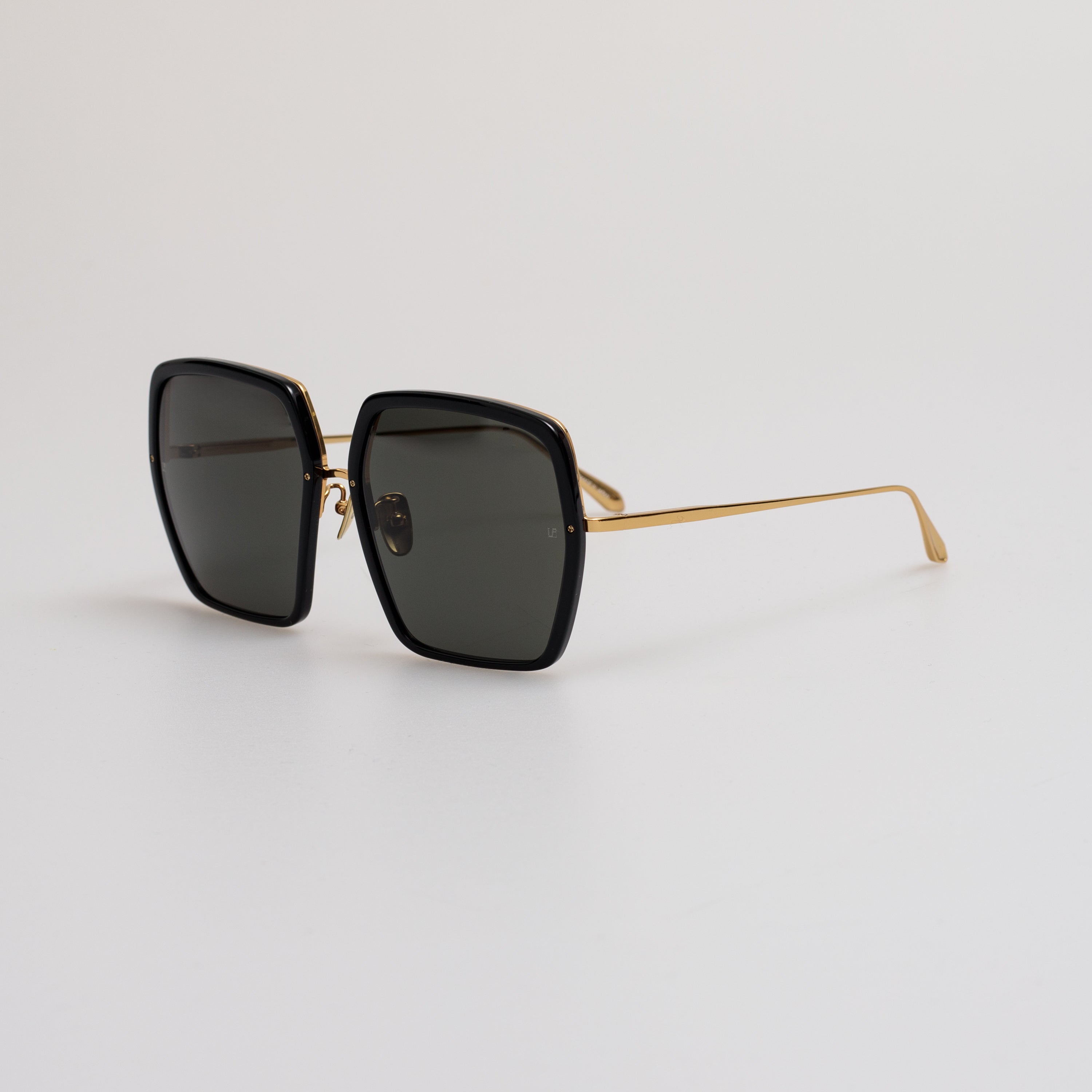 Syan Oversize Sunglasses in Black