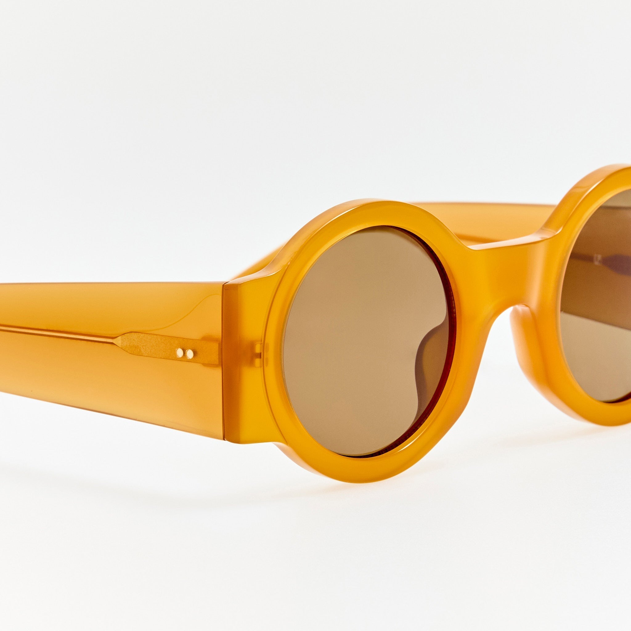 Round Sunglasses in Honey - LINDA FARROW - Sunglasses - 