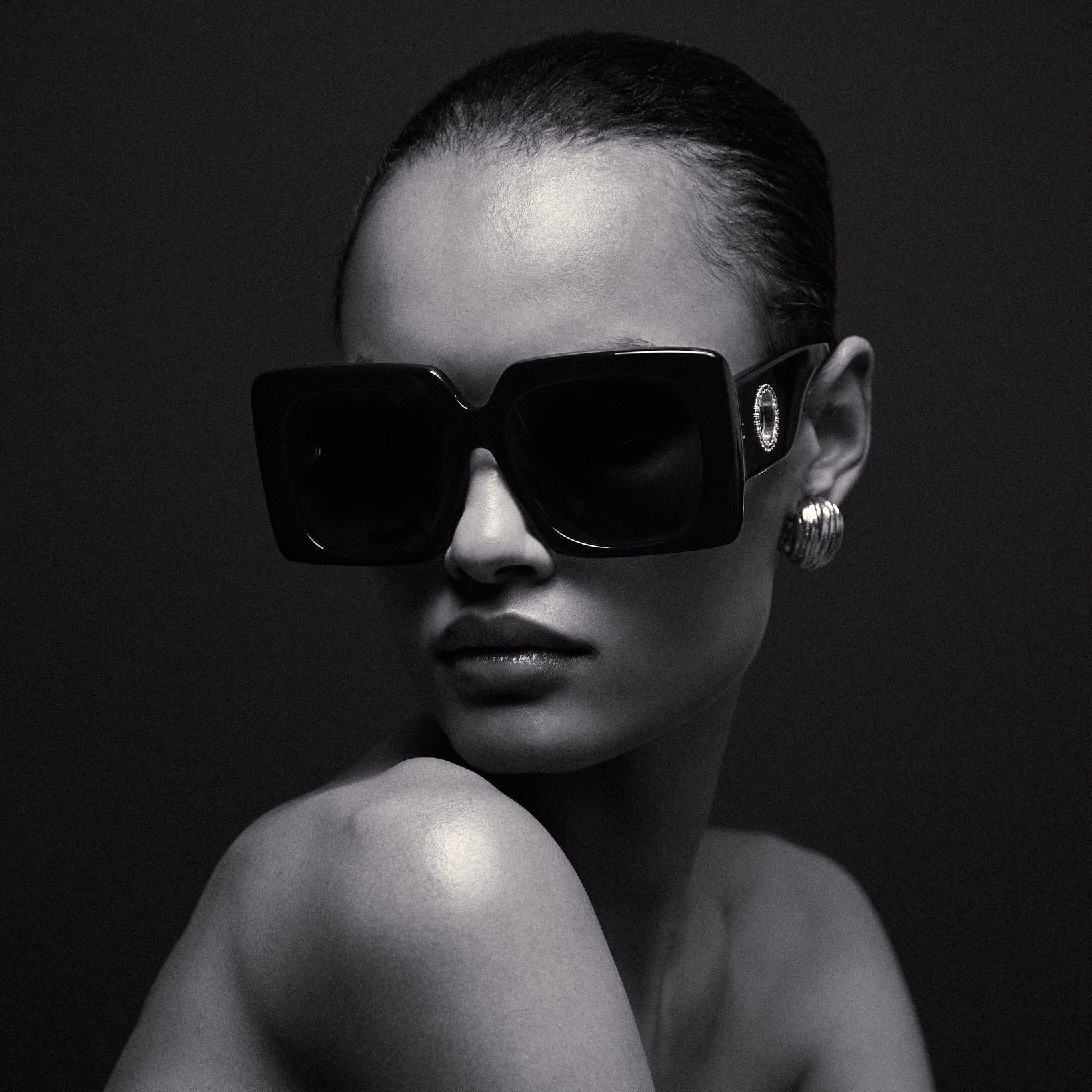 Sierra Sunglasses in Black with Rainbow Sapphires and 22K Gold - LINDA FARROW - Sunglasses - 